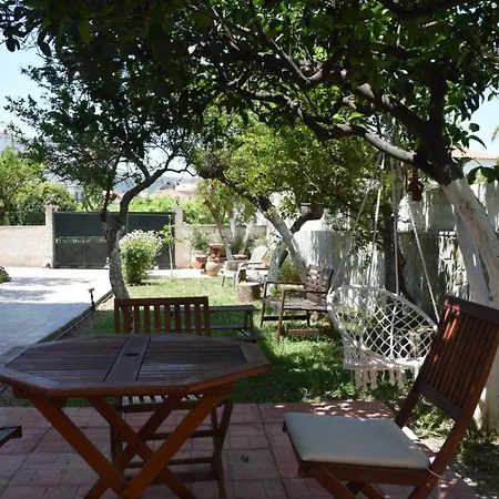 House With Quiet Garden