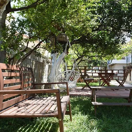 Apartment House With Quiet Garden *